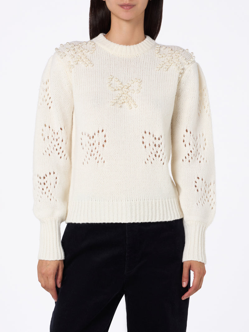 Woman white sweater Bloom with pearl-like beads