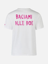 T-shirt girocollo in jersey di cotone da donna Emilie con stampa Baciami alle Boe | ALLE BOE SPECIAL EDITION