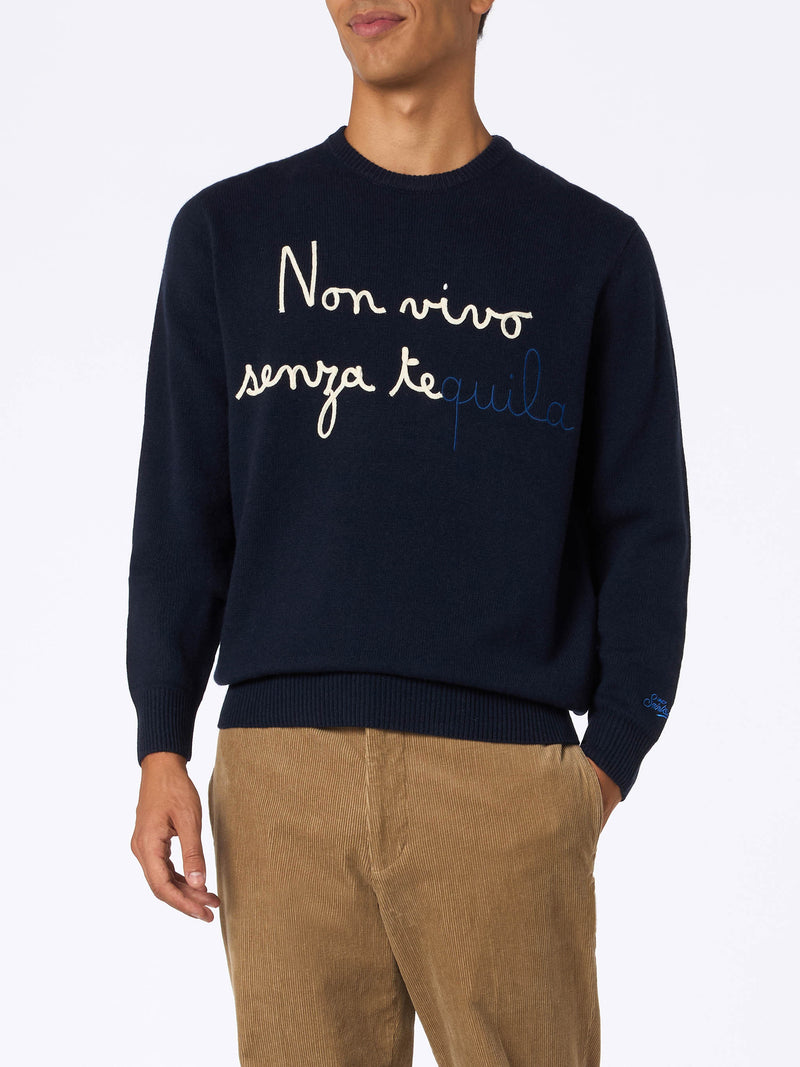 Man blue sweater Heron with Non vivo senza tequila embroidery