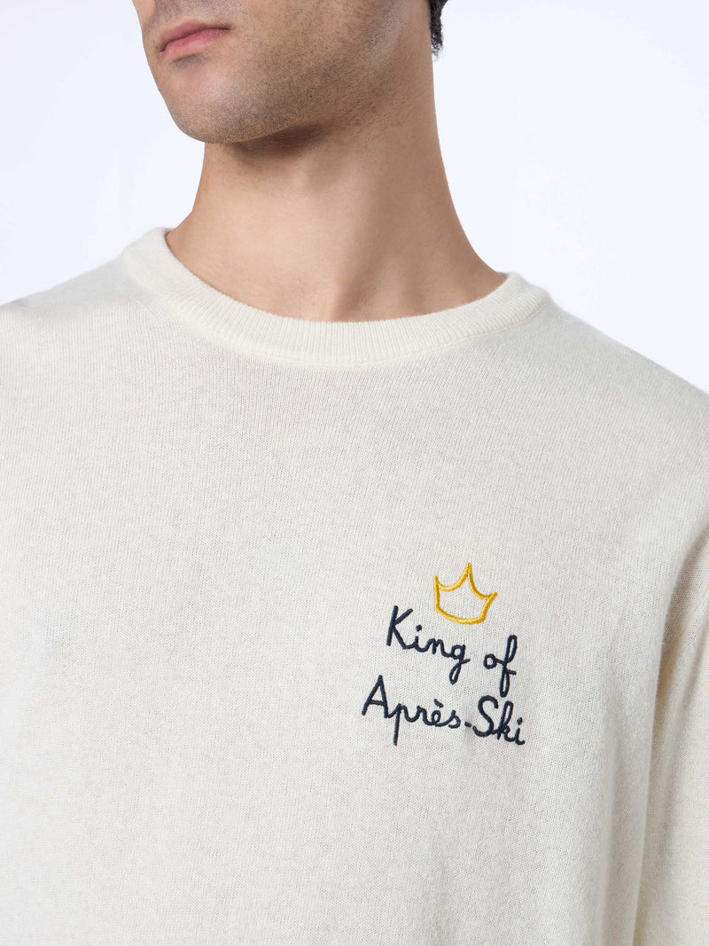 Man white sweater Heron with King apres ski embroidery